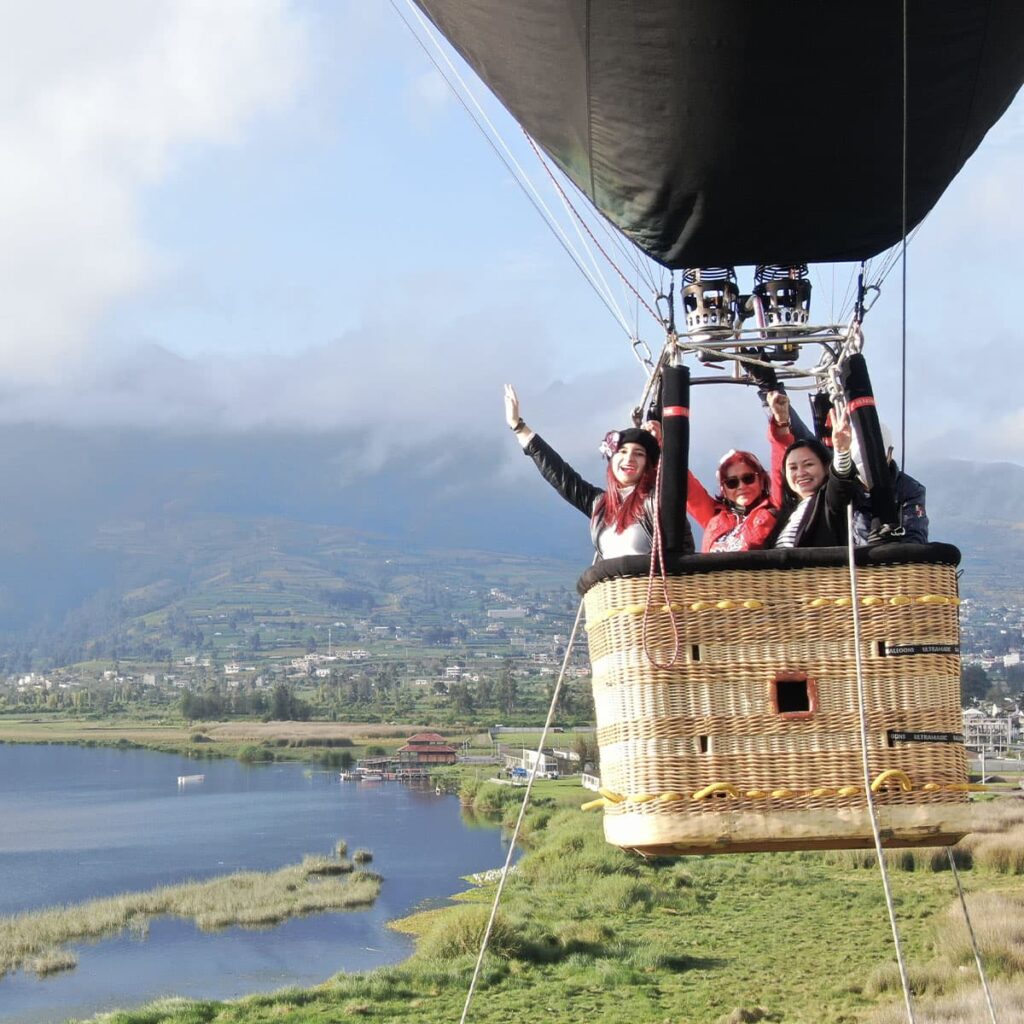 ECUADOR_0020_BALLOON FLIGHT-27